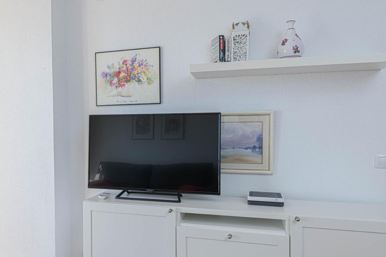Wintowinrentals Excelente Ubicacion Y Vista Al Mar Фуeнхирола Екстериор снимка