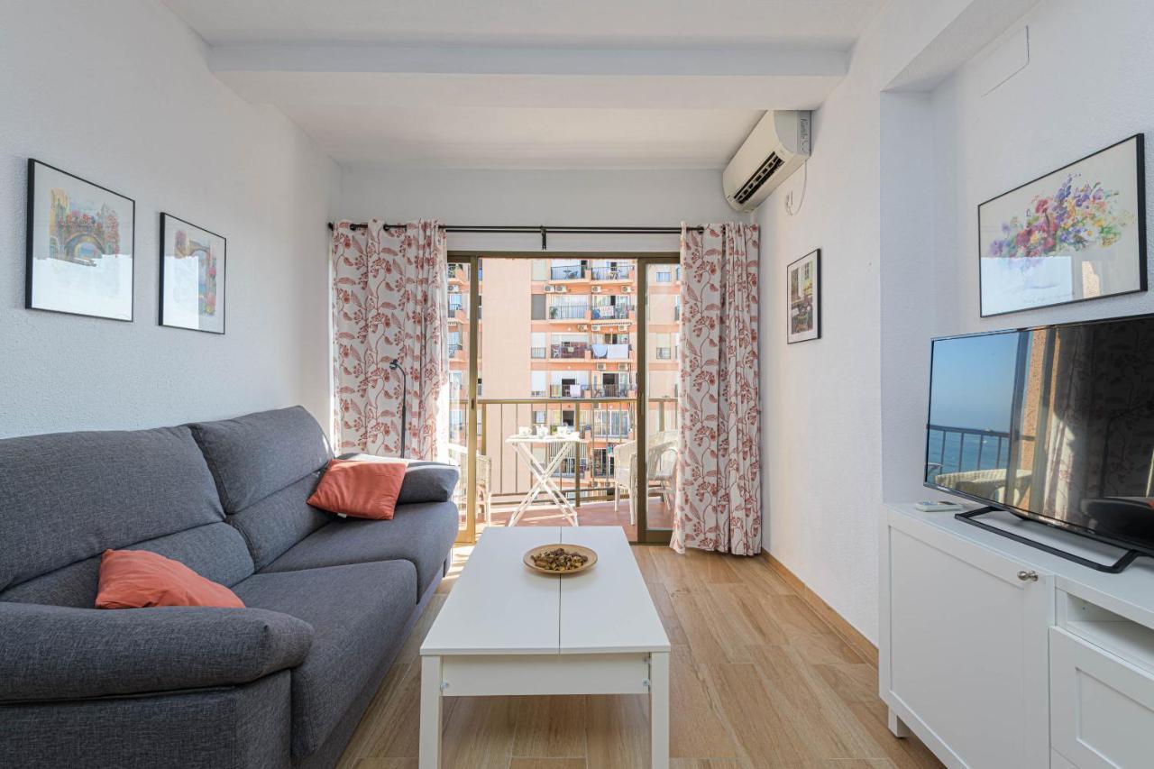 Wintowinrentals Excelente Ubicacion Y Vista Al Mar Фуeнхирола Екстериор снимка