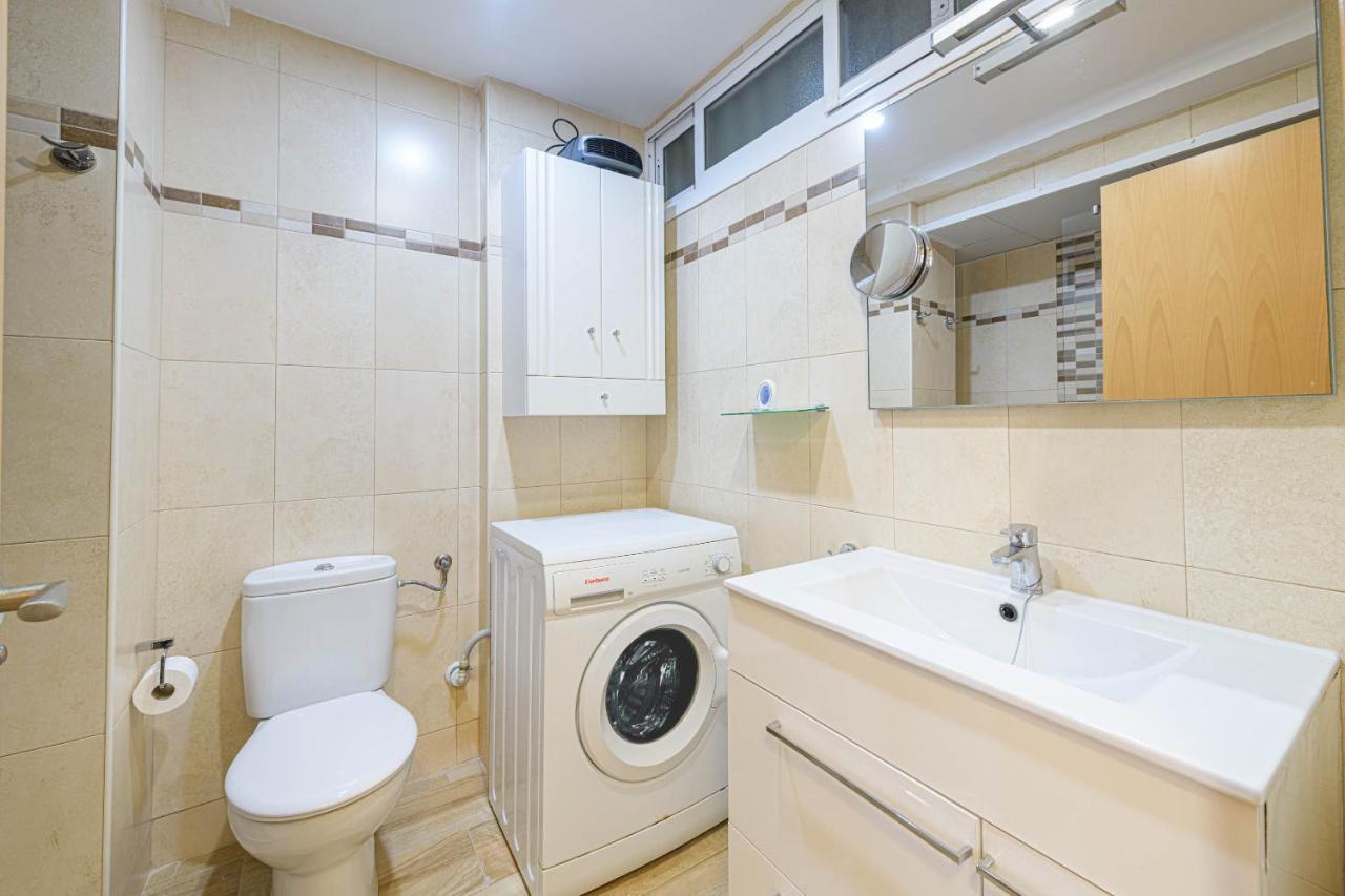 Wintowinrentals Excelente Ubicacion Y Vista Al Mar Фуeнхирола Екстериор снимка