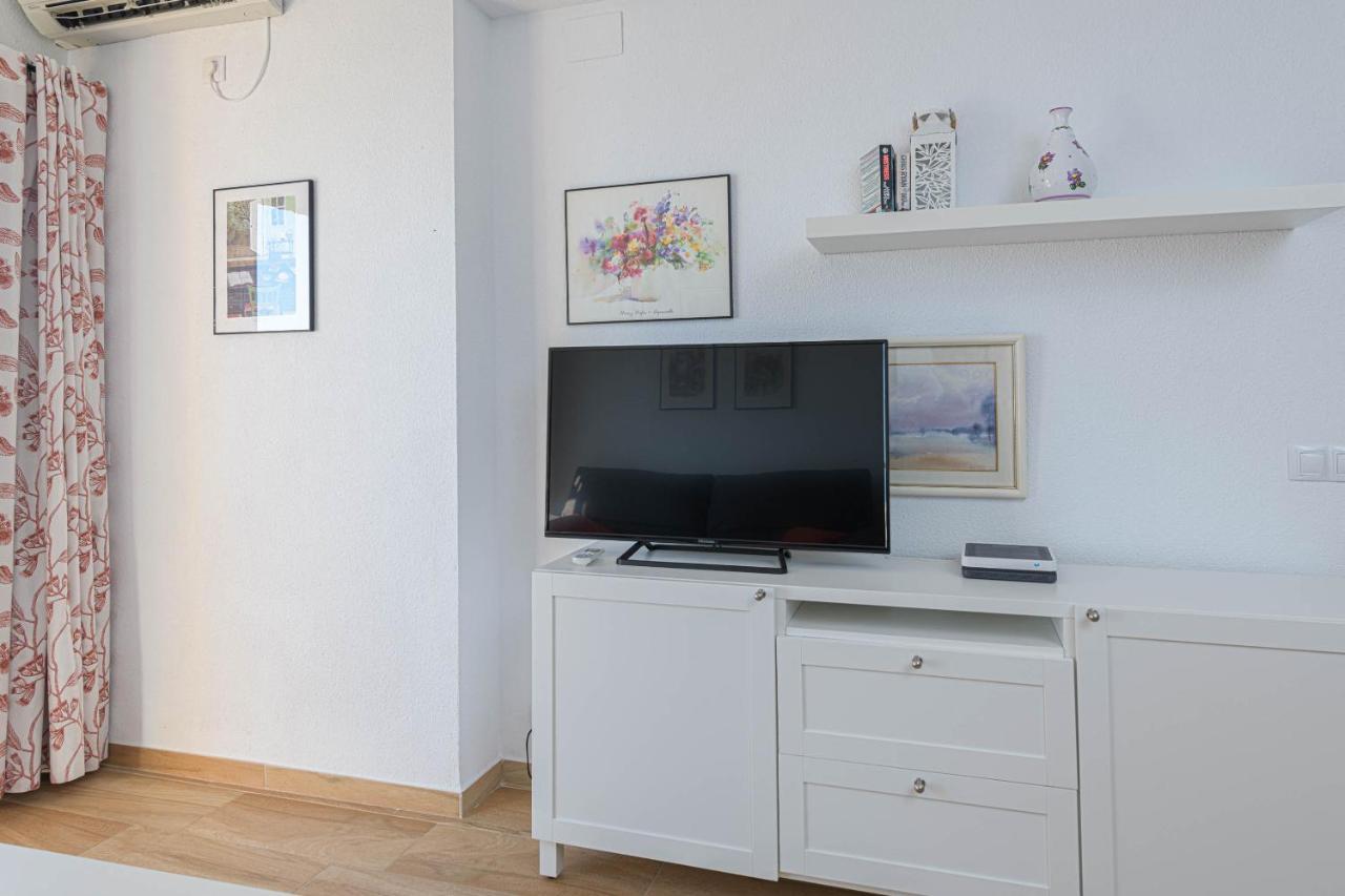 Wintowinrentals Excelente Ubicacion Y Vista Al Mar Фуeнхирола Екстериор снимка