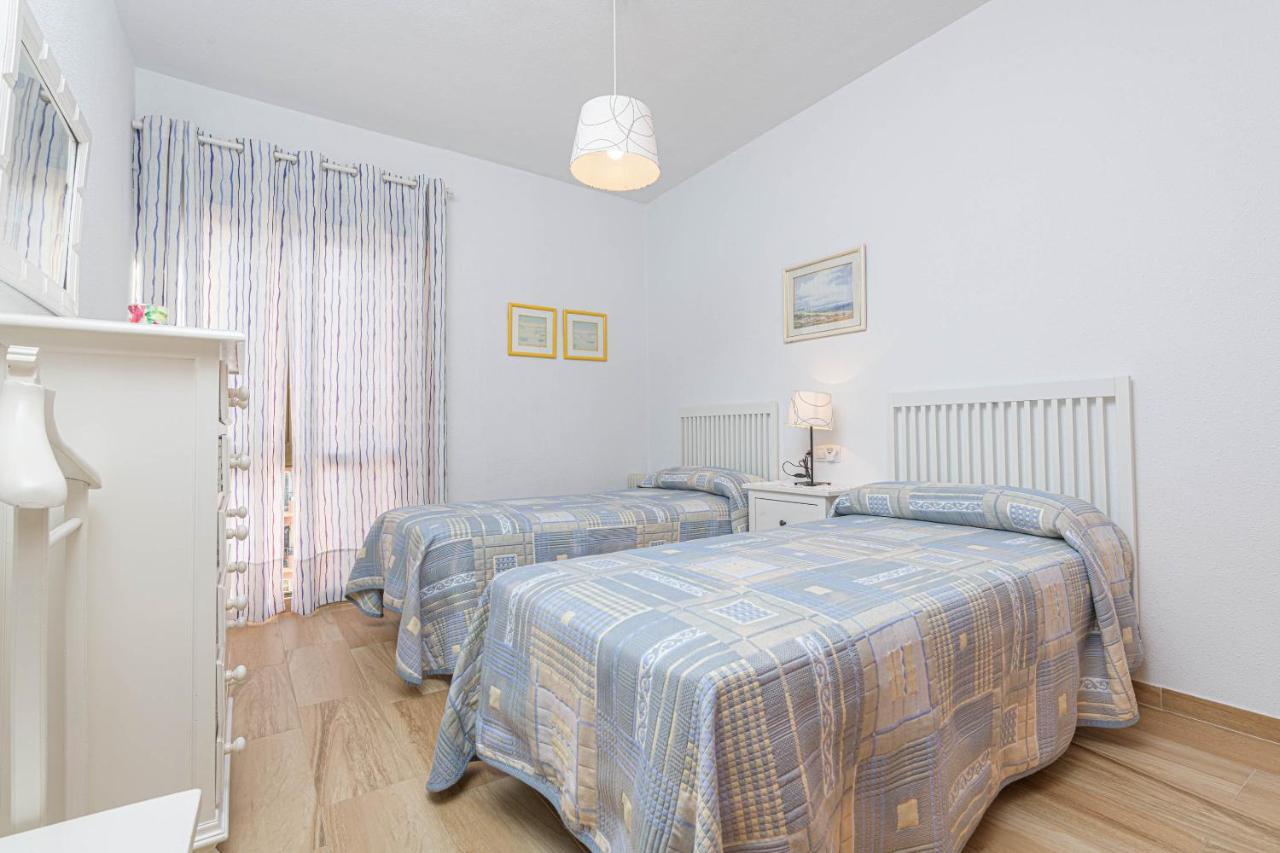 Wintowinrentals Excelente Ubicacion Y Vista Al Mar Фуeнхирола Екстериор снимка